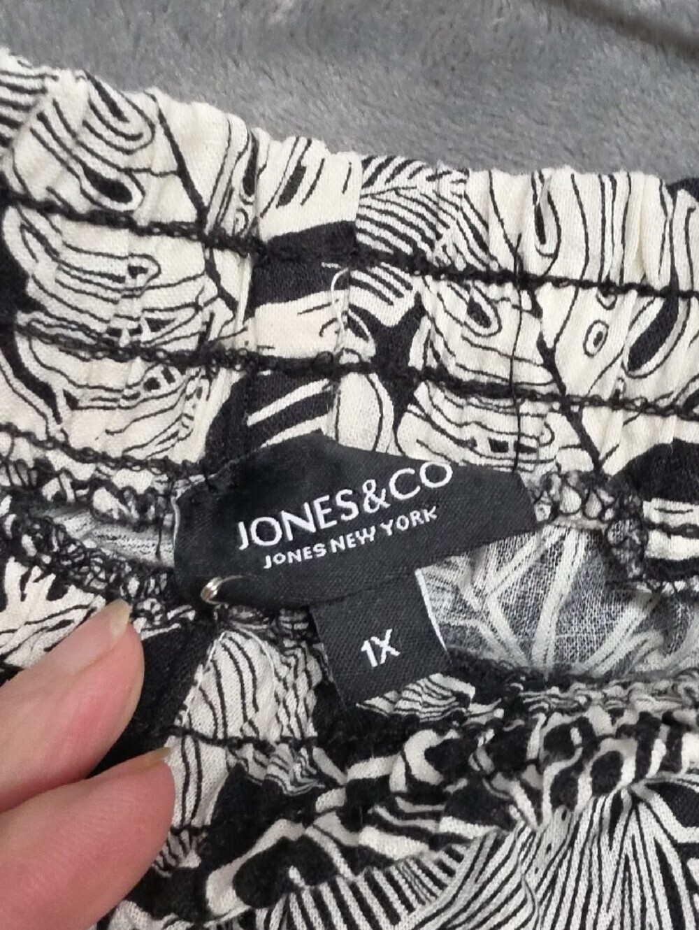 Jones New York Black and White Tropical Leaf Wide-Leg Pants - Picture 2 of 6